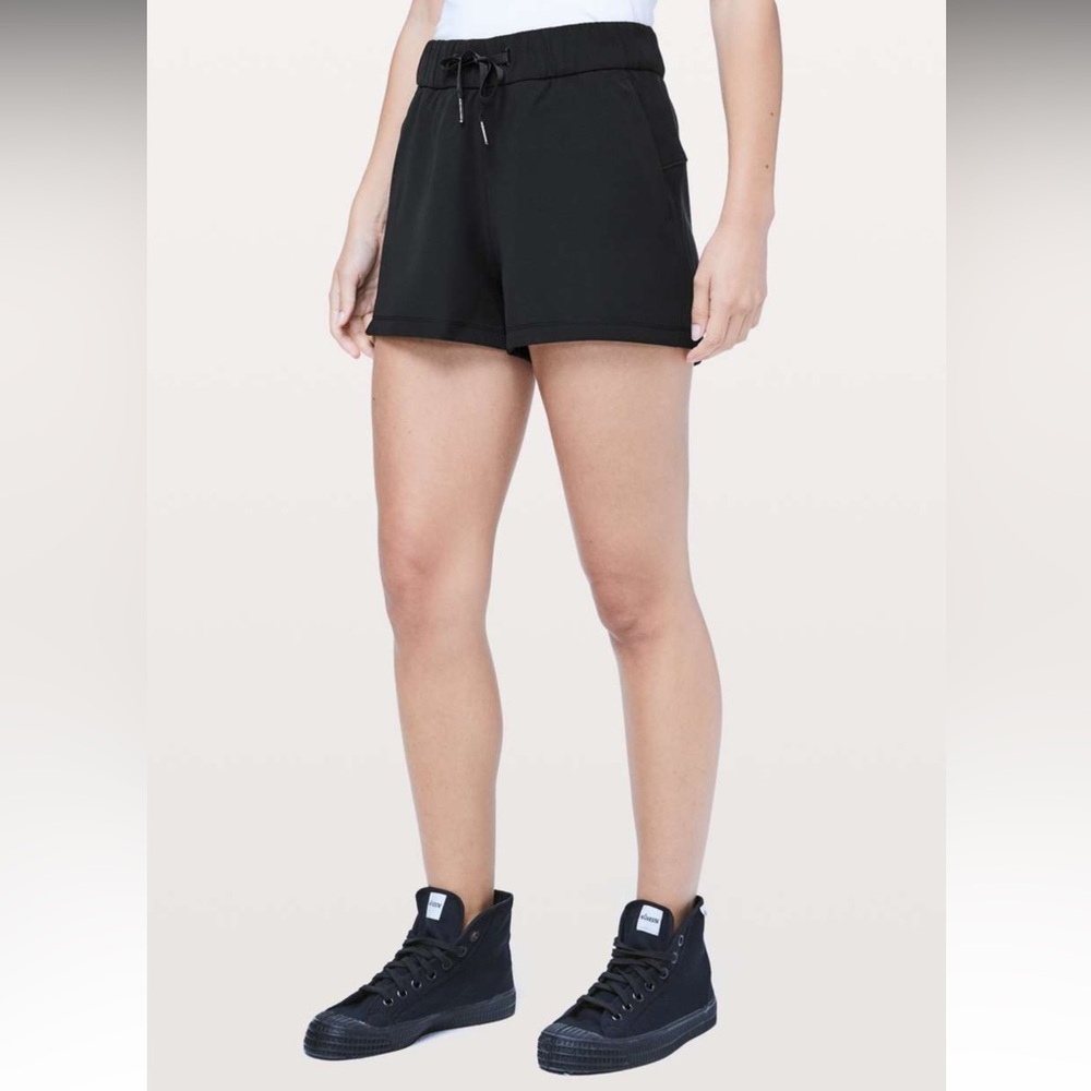 Lululemon On The Fly Black Shorts Size 6